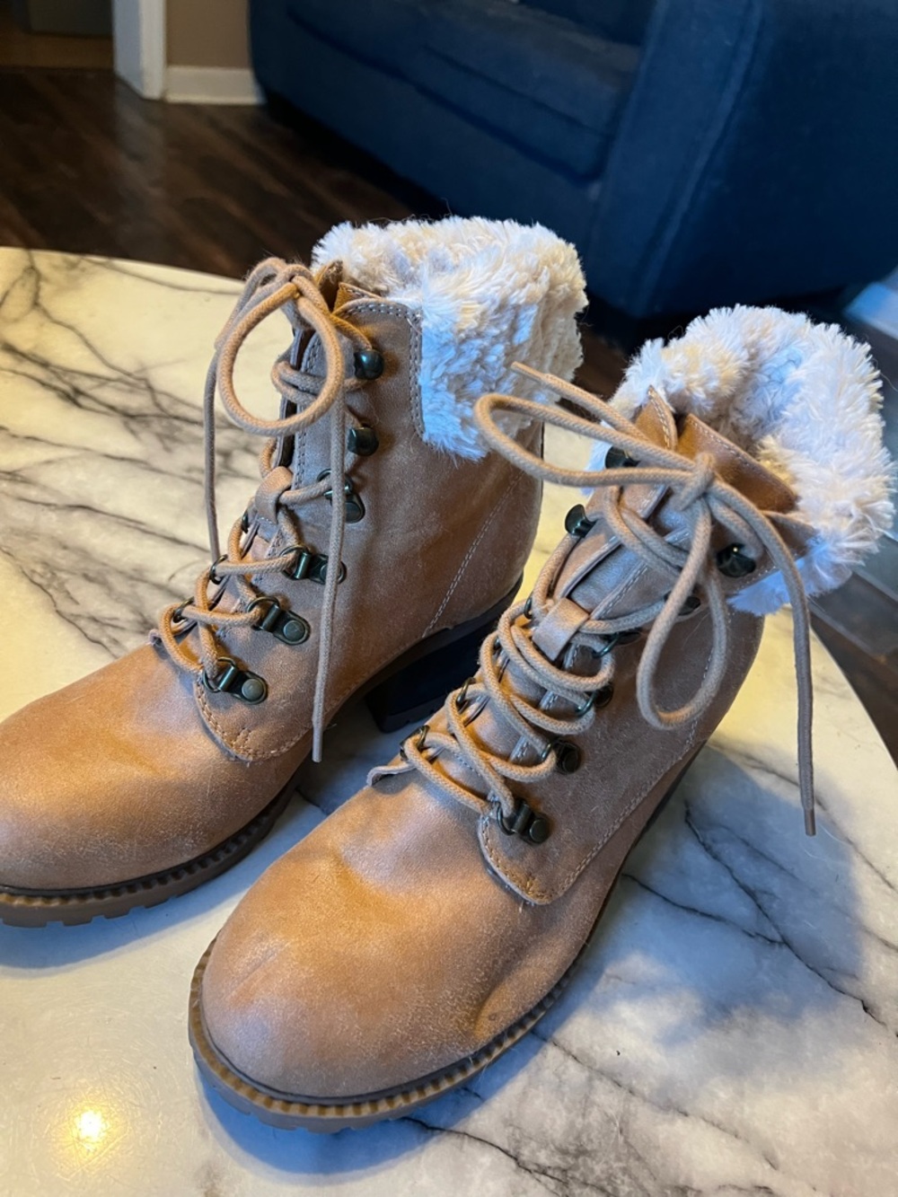 Women's Faux-Fur Lined Tan Lace-Up Winter Boots EUC 9.5 women’s no box